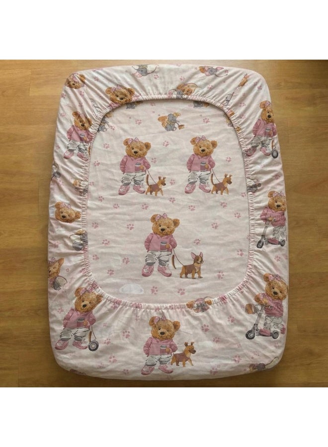 طقم سرير حديثي الولادة  من يارلن (2 ملاية سرير بأستيك لسرير مقاس 120*70*10 - تصميم هالو تيدي و  مونستير) - Image 2